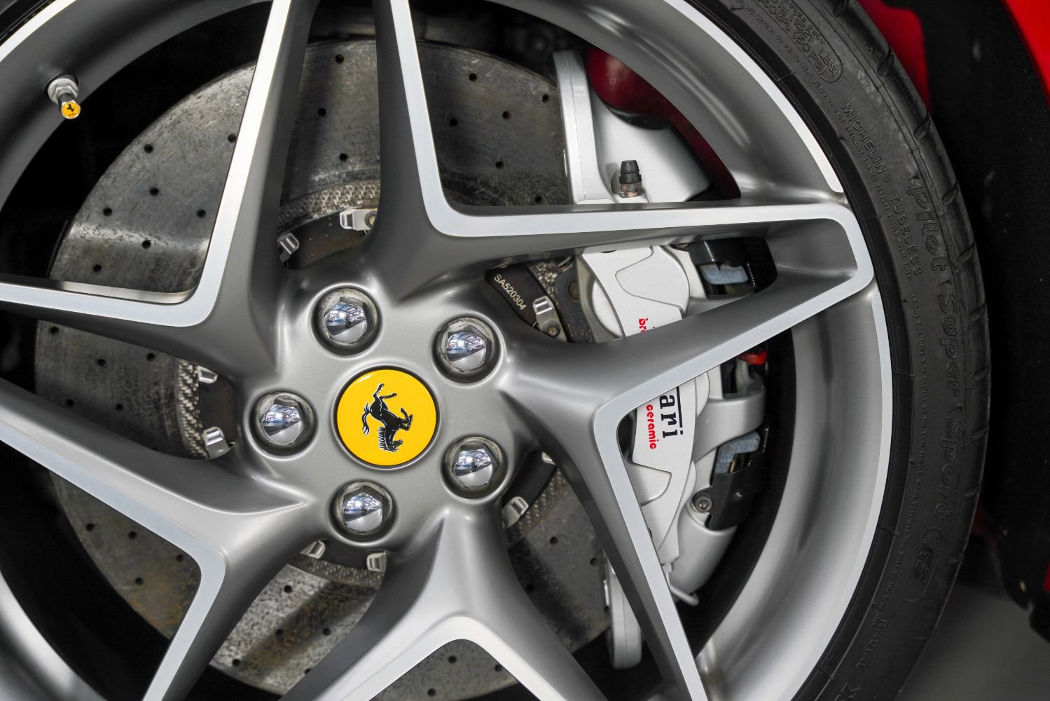 Used 2021 Ferrari F8 Tributo RWD image 19