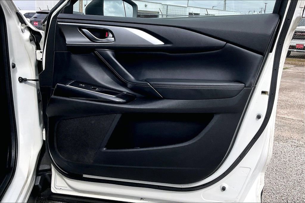 Used 2018 MAZDA CX-9 Touring image 29