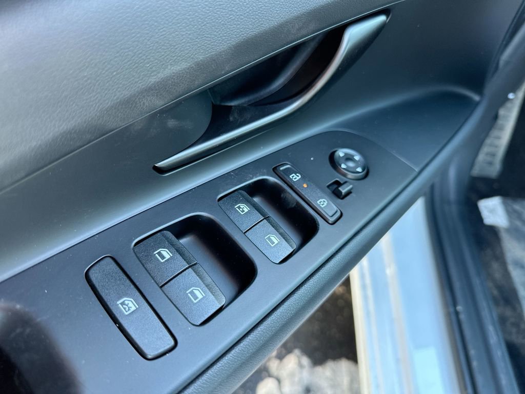 New 2025 Hyundai Elantra SEL image 32