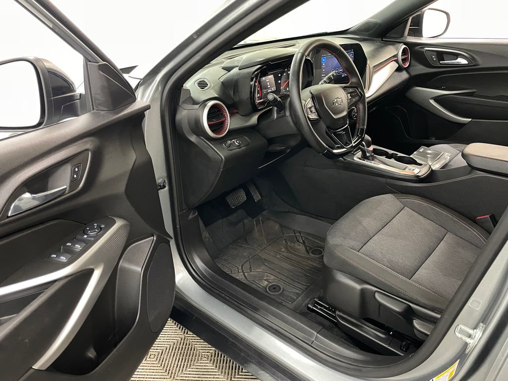 Used 2024 Chevrolet Trax RS w/ Driver Confidence Package image 17
