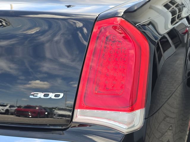 Used 2019 Chrysler 300 Touring L w/ Quick Order Package 22F image 8