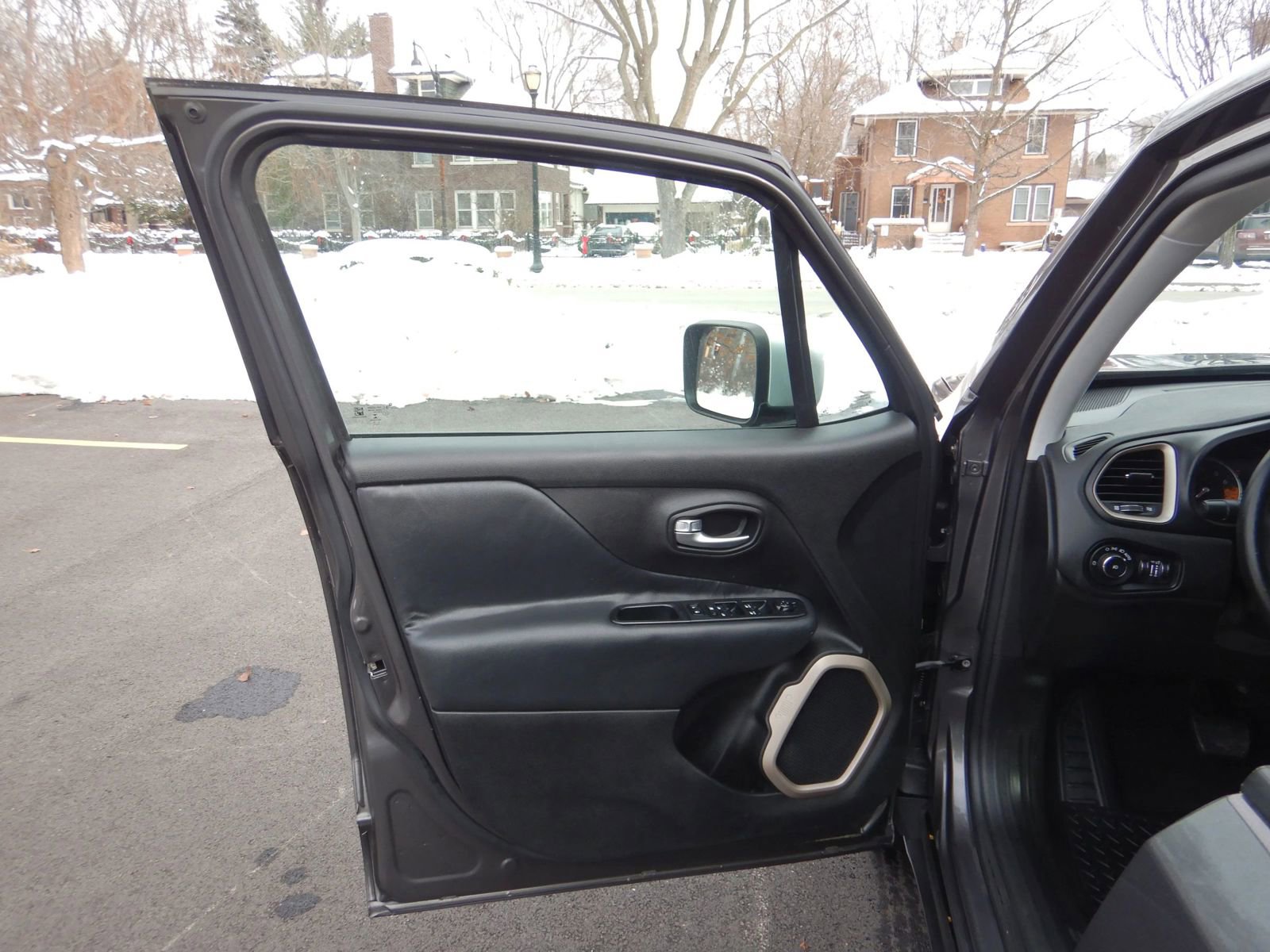 Used 2016 Jeep Renegade Limited AWD/4WD image 9