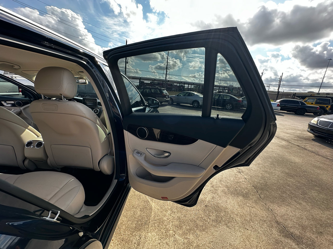Used 2019 Mercedes-Benz GLC 300 image 22
