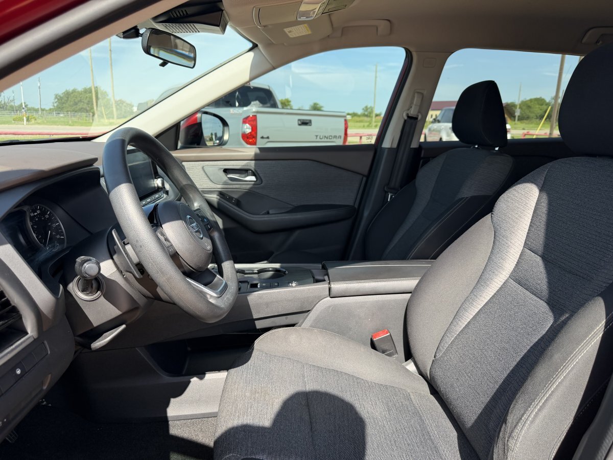 Used 2021 Nissan Rogue SV FWD image 12