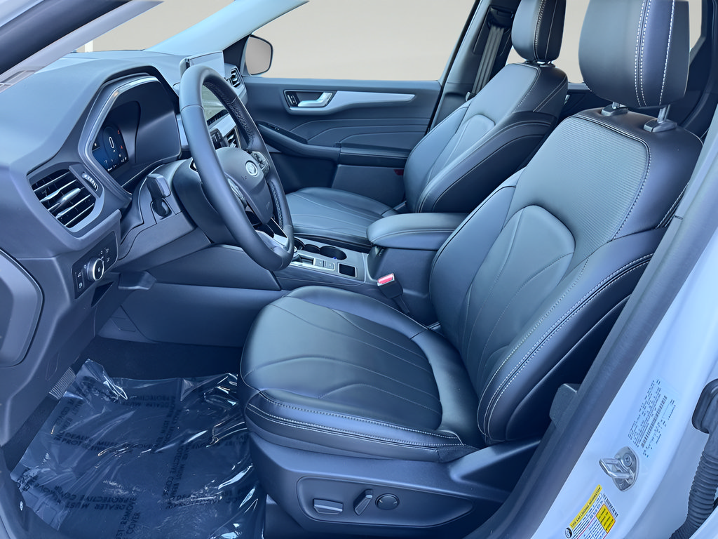 Used 2025 Ford Escape Platinum w/ Premium Technology Package FWD image 9