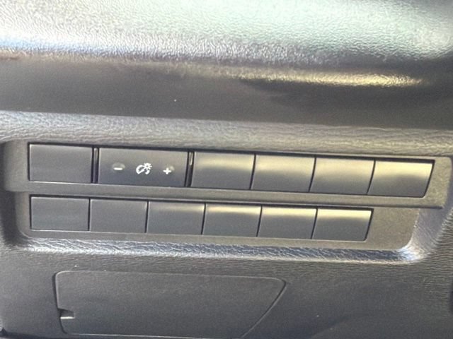 Used 2025 Mitsubishi Outlander ES FWD image 28