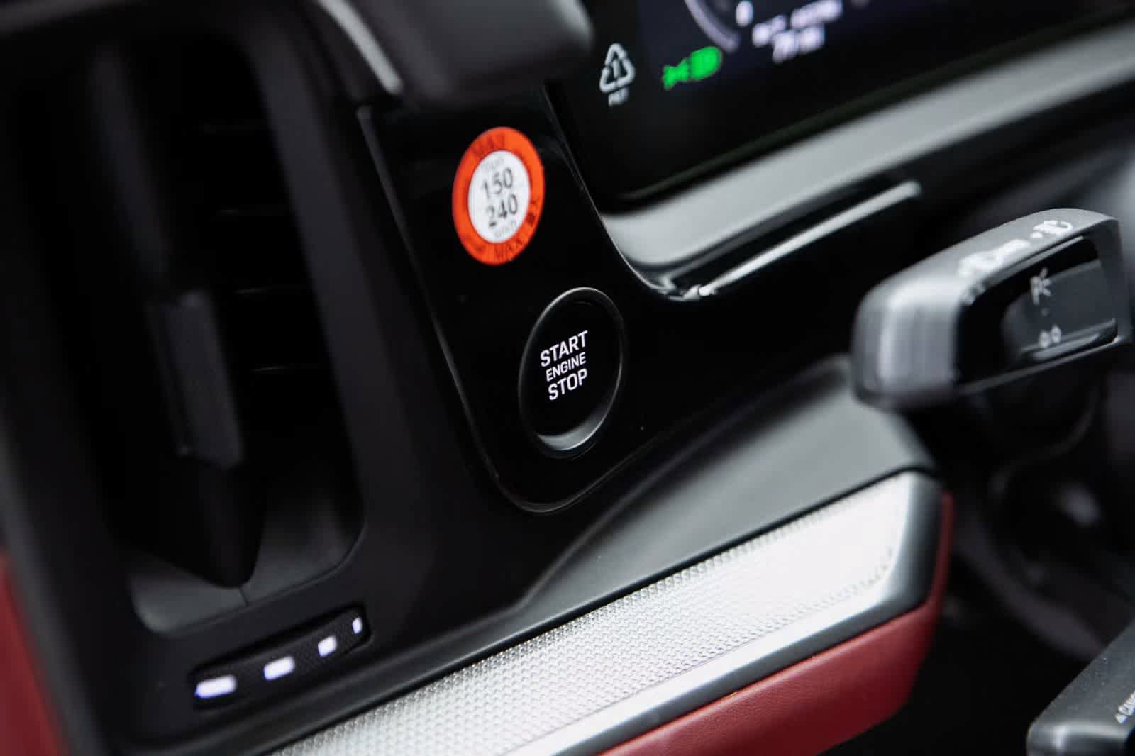 Certified 2025 Porsche Cayenne E-Hybrid AWD/4WD image 29