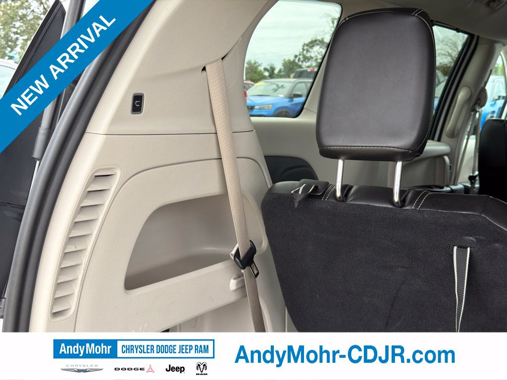 Used 2024 Chrysler Pacifica Touring-L FWD image 22