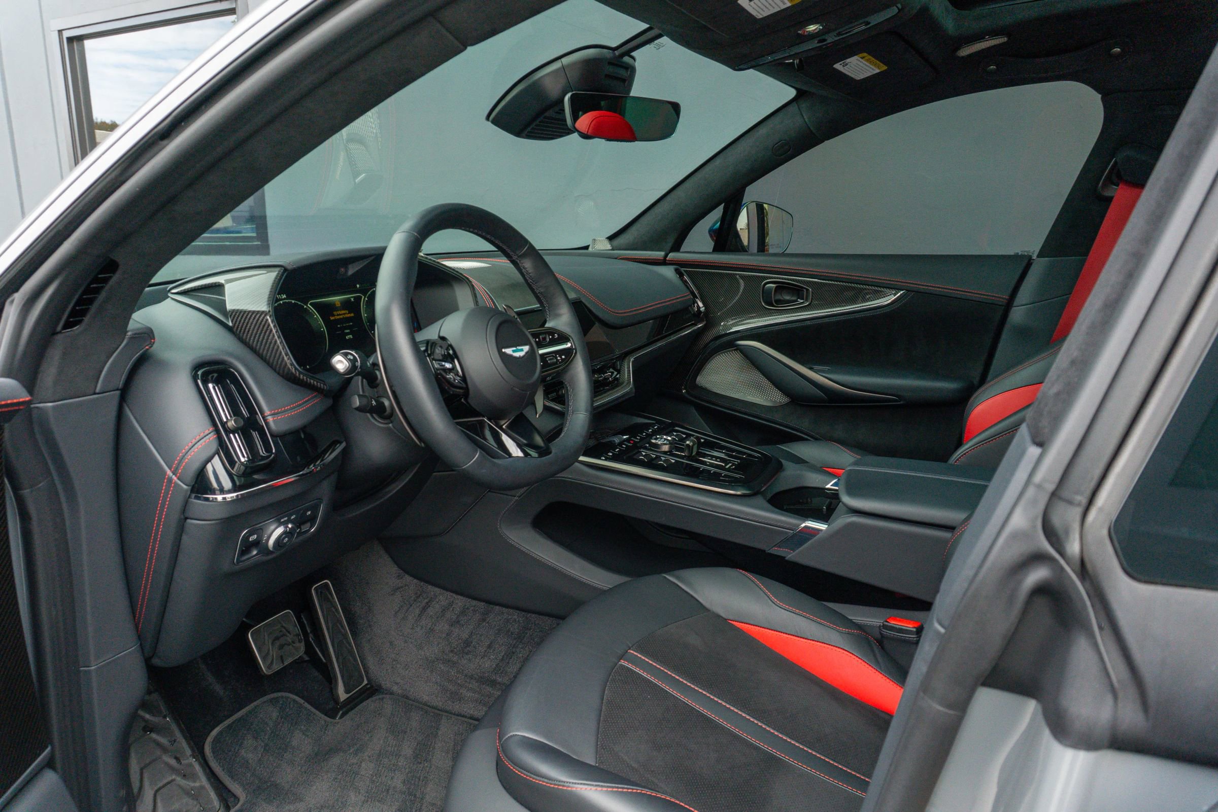 Used 2025 Aston Martin DBX 707 image 10