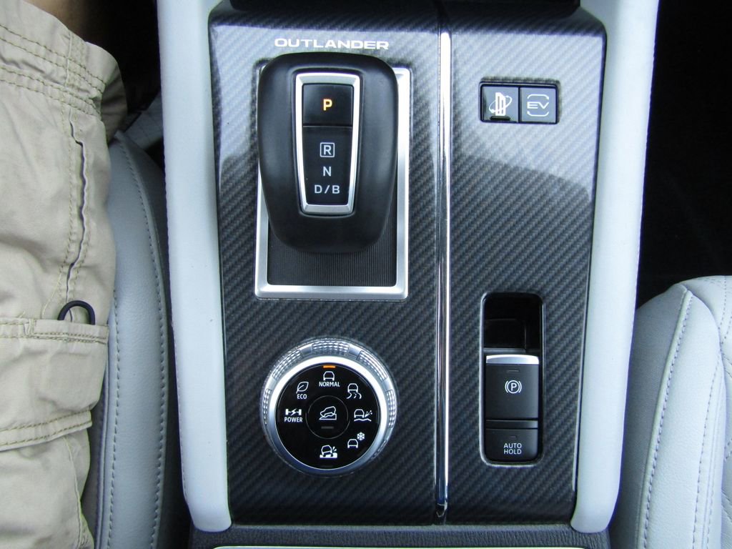 Used 2024 Mitsubishi Outlander SEL image 30