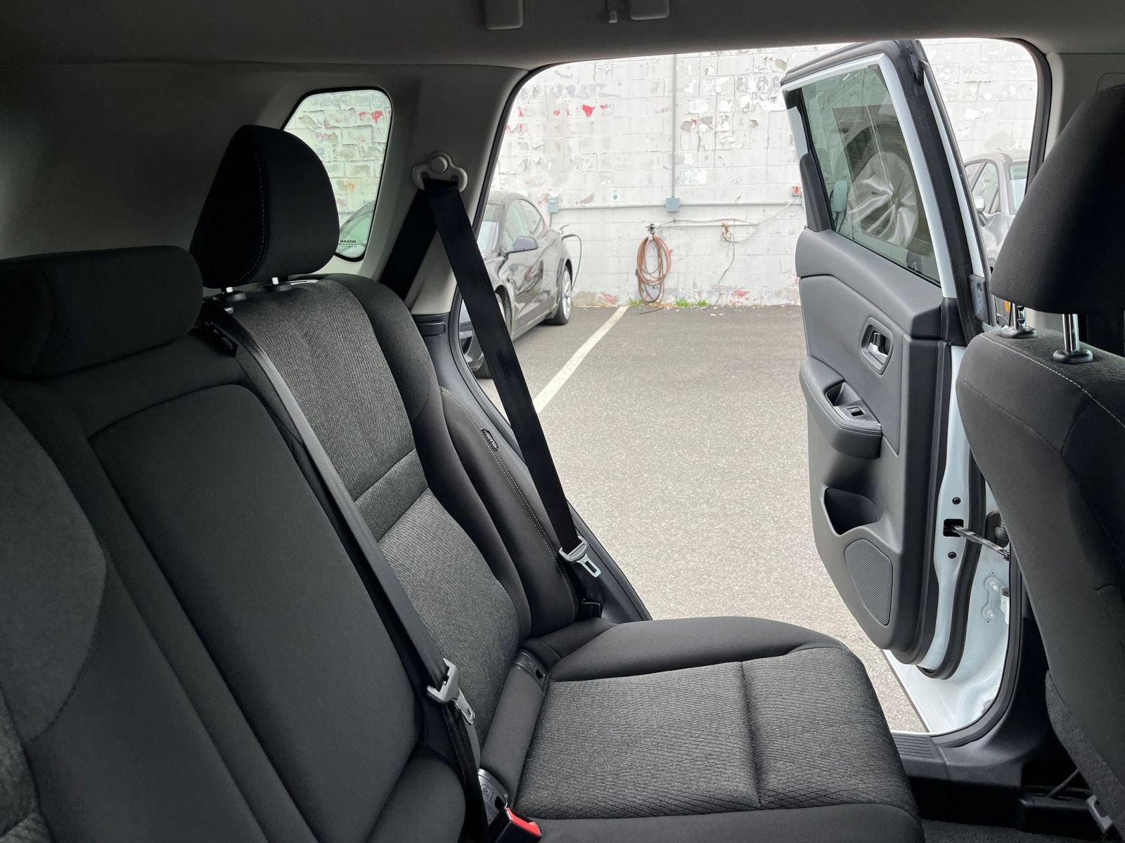 Used 2025 Nissan Rogue SV FWD image 39