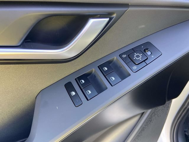 New 2025 Kia Niro LX FWD image 12