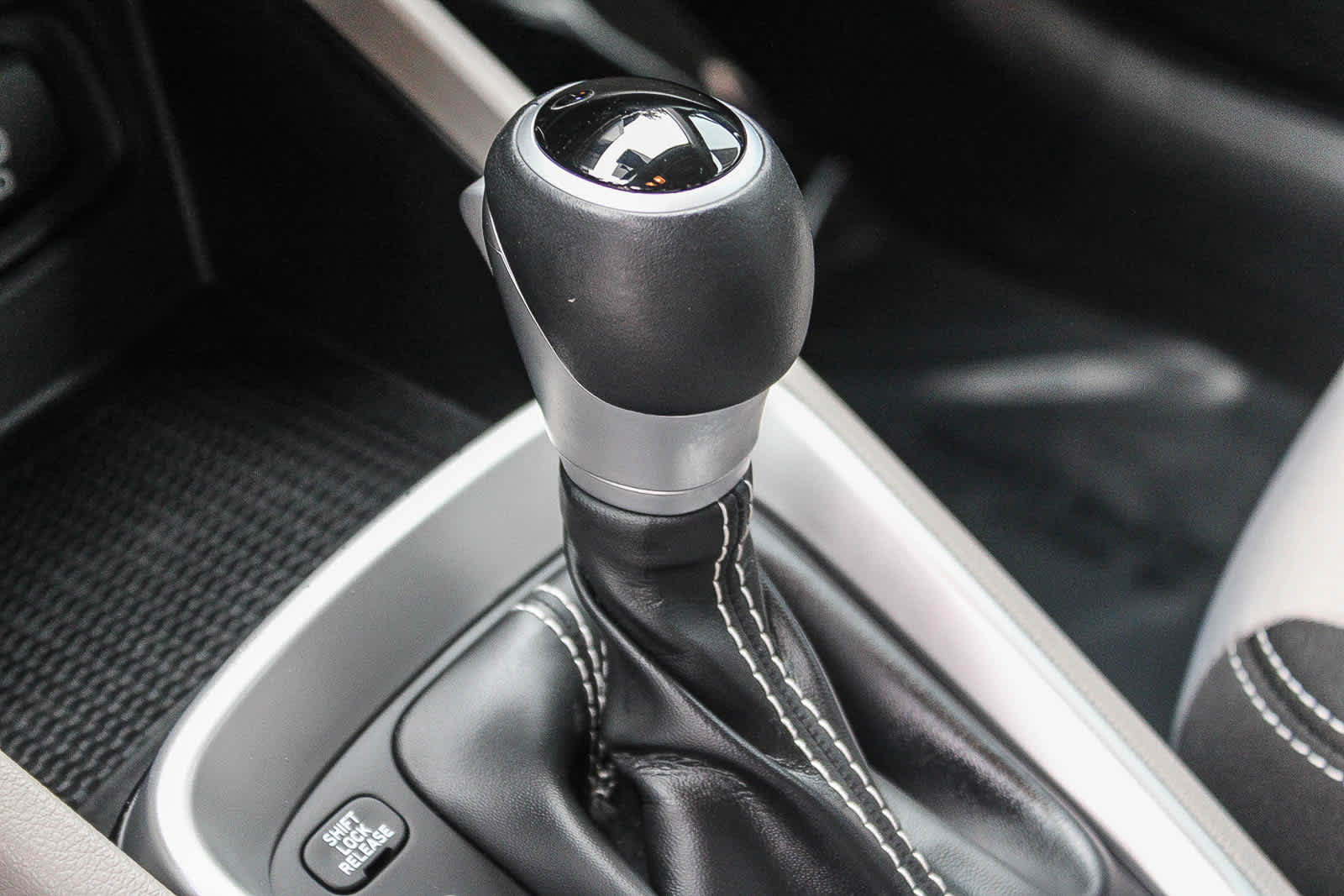 Used 2023 Hyundai Venue SEL FWD image 19