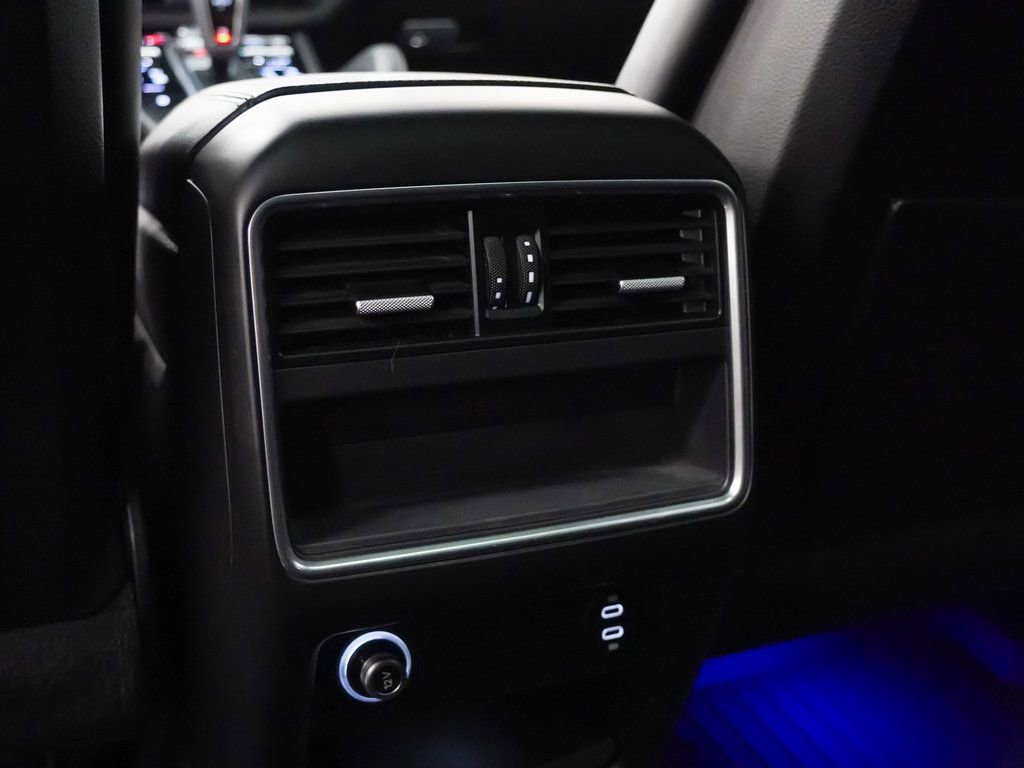 Certified 2023 Porsche Cayenne Platinum Edition image 20