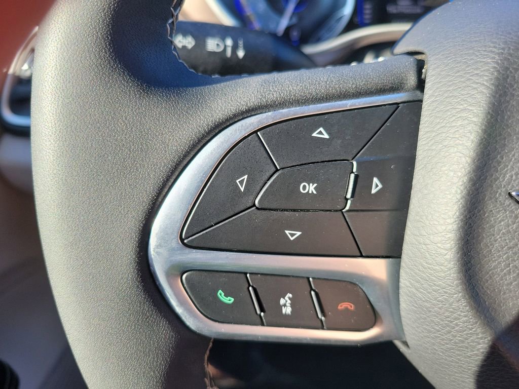 Used 2023 Chrysler Voyager LX image 25