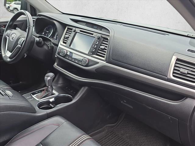Used 2019 Toyota Highlander SE AWD/4WD image 23