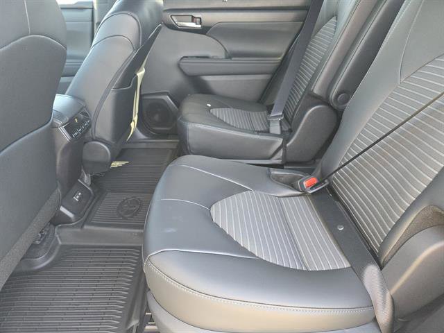 New 2026 Toyota Highlander XSE image 10