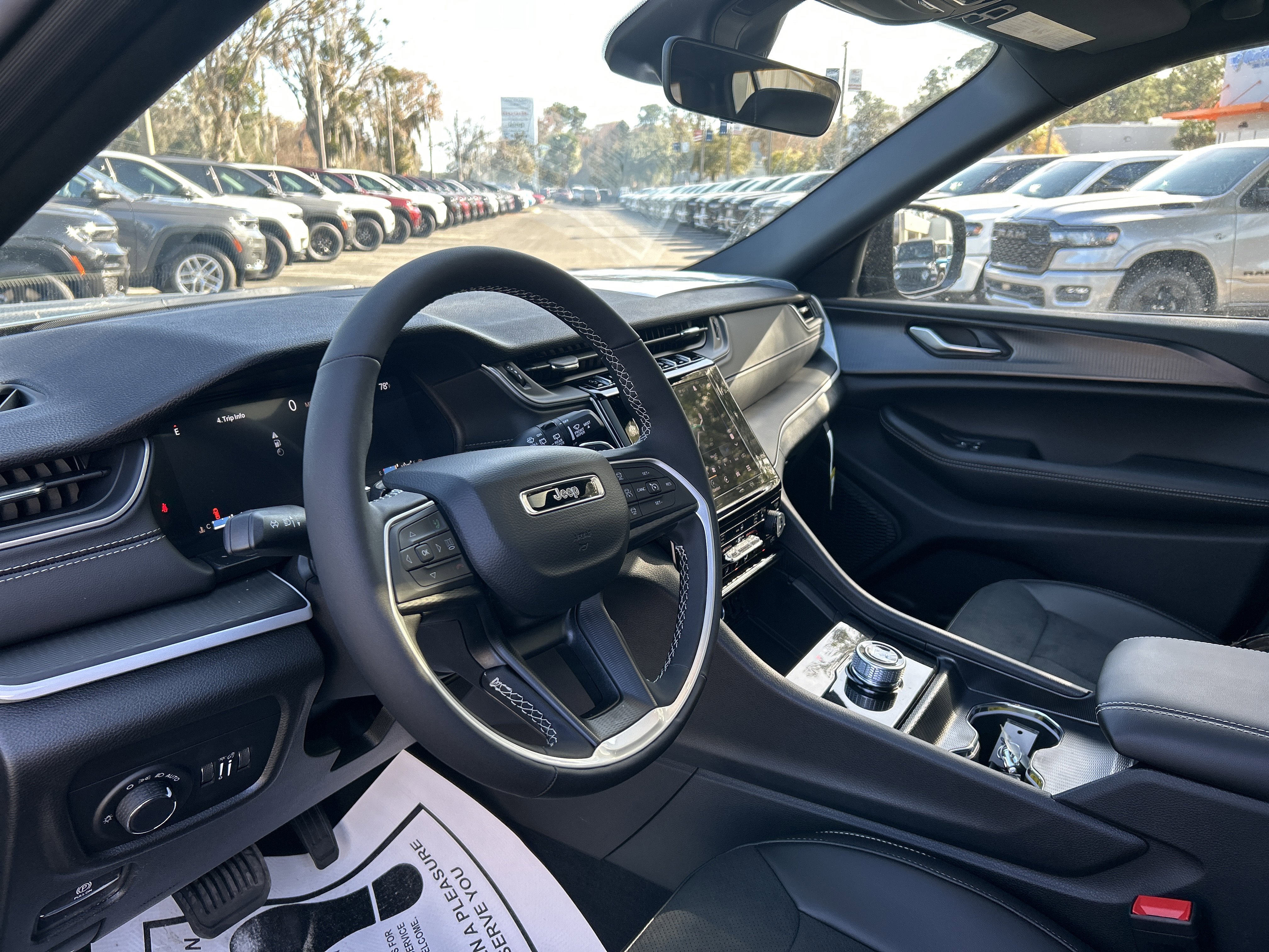 New 2025 Jeep Grand Cherokee Altitude image 15