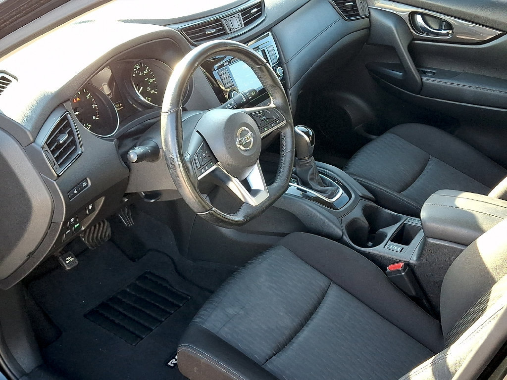 Used 2020 Nissan Rogue S w/ Special Edition Package FWD image 17