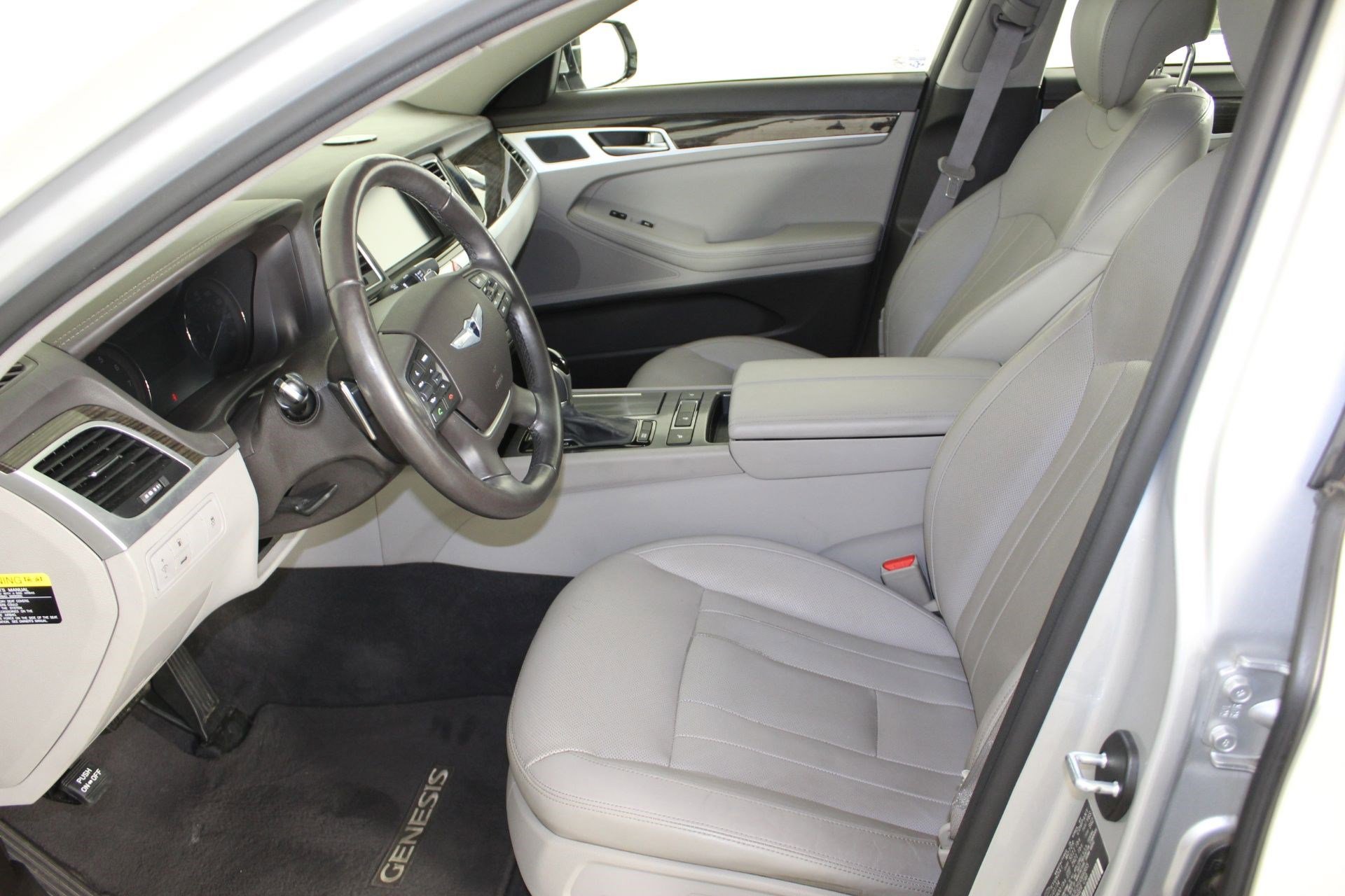 Used 2015 Hyundai Genesis 3.8 image 5