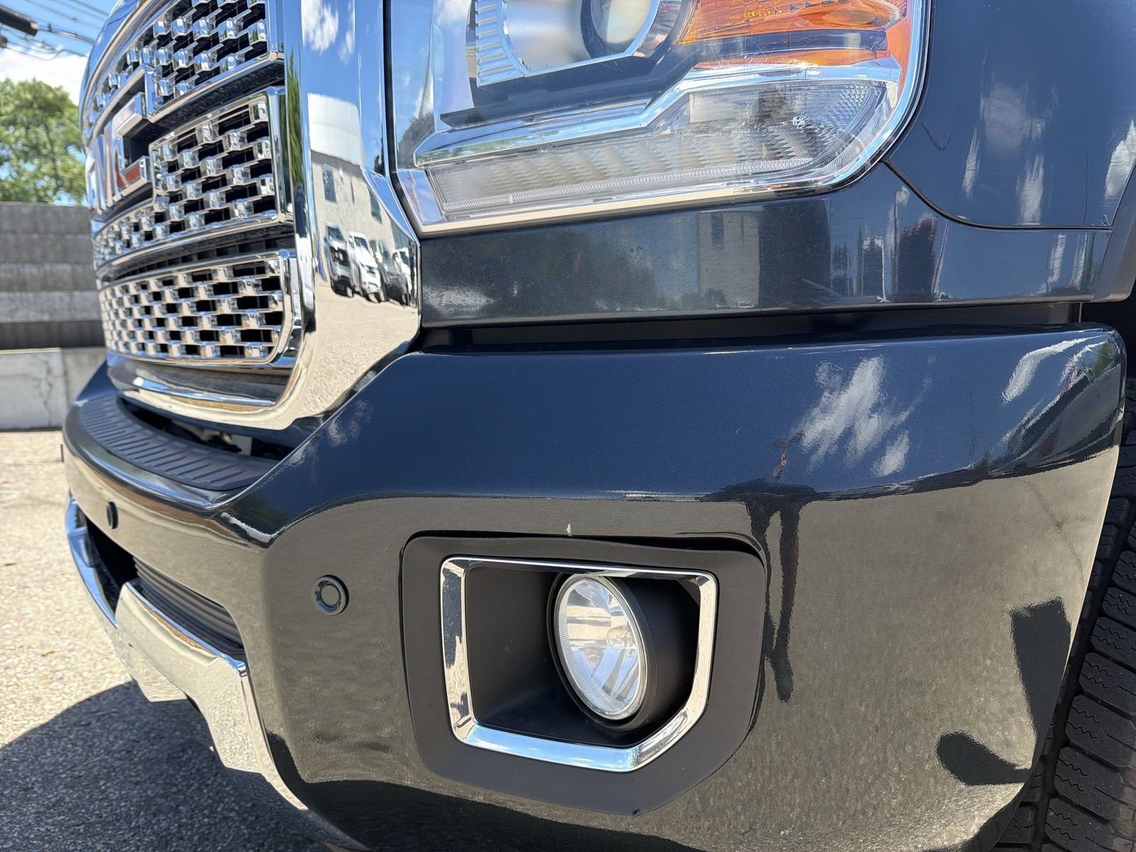 Used 2018 GMC Sierra 2500 Denali w/ Duramax Plus Package AWD/4WD image 12