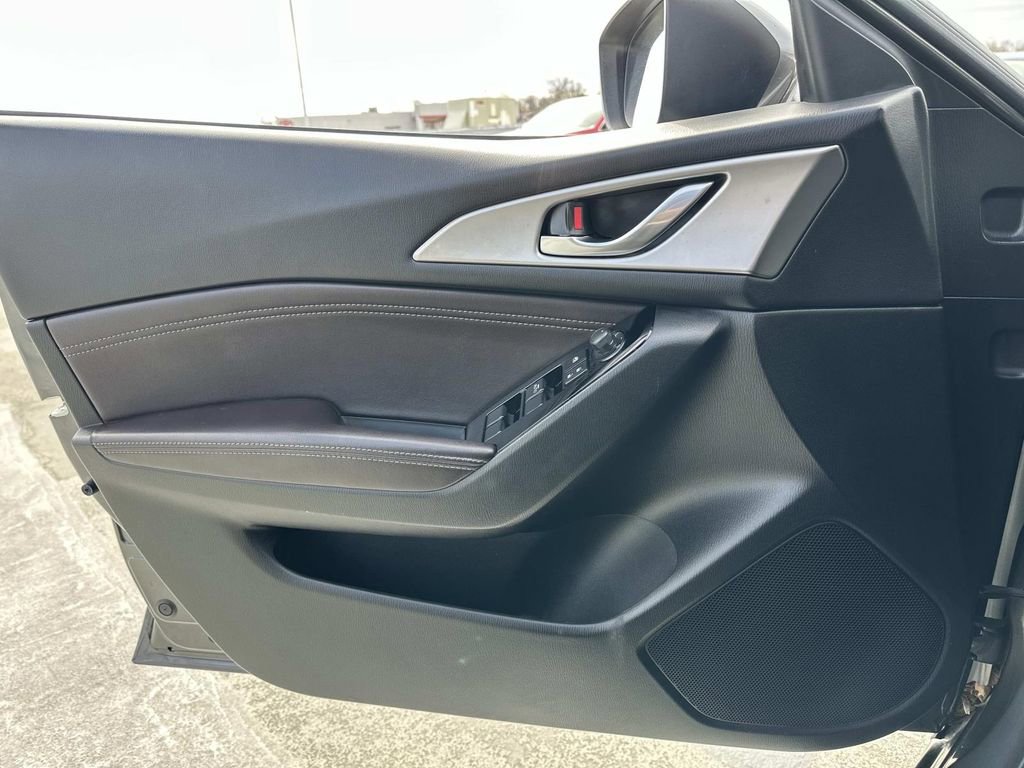 Used 2017 MAZDA MAZDA3 Touring image 24