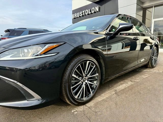 Used 2024 Lexus ES 350 w/ Premium Package image 13