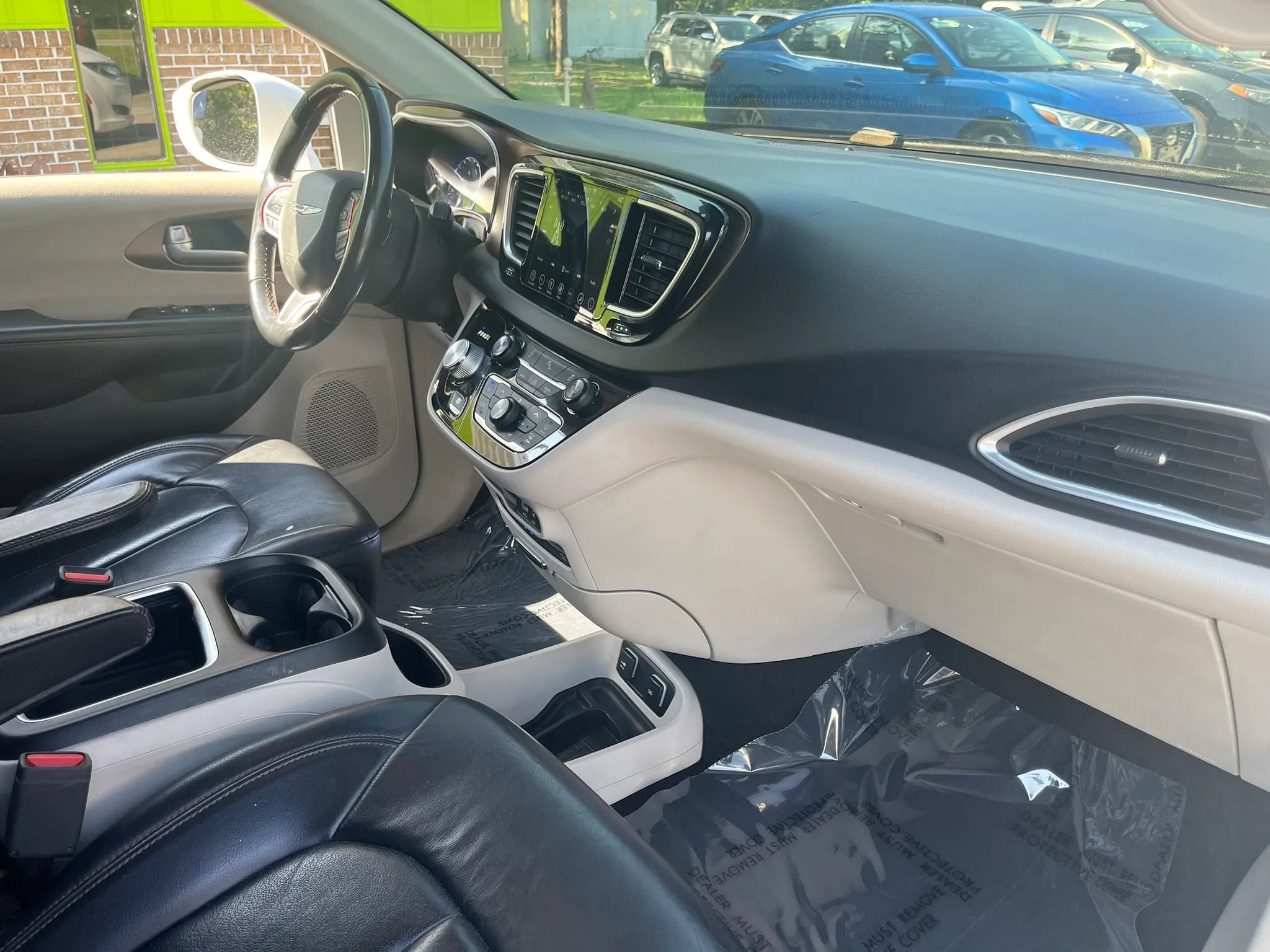 Used 2018 Chrysler Pacifica Touring-L Plus FWD image 36