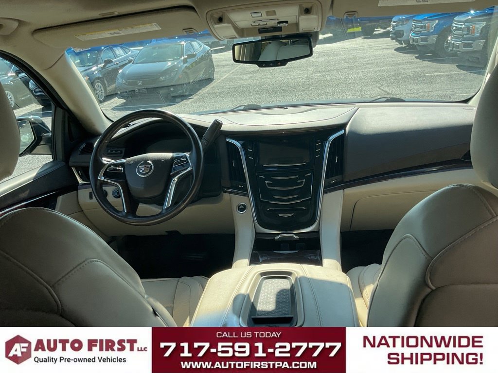 Used 2015 Cadillac Escalade Luxury AWD/4WD image 17