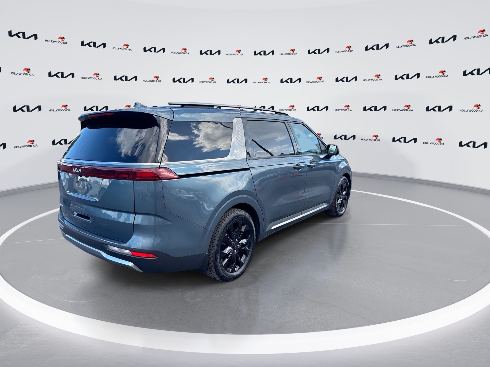 Used 2023 Kia Carnival SX FWD image 8