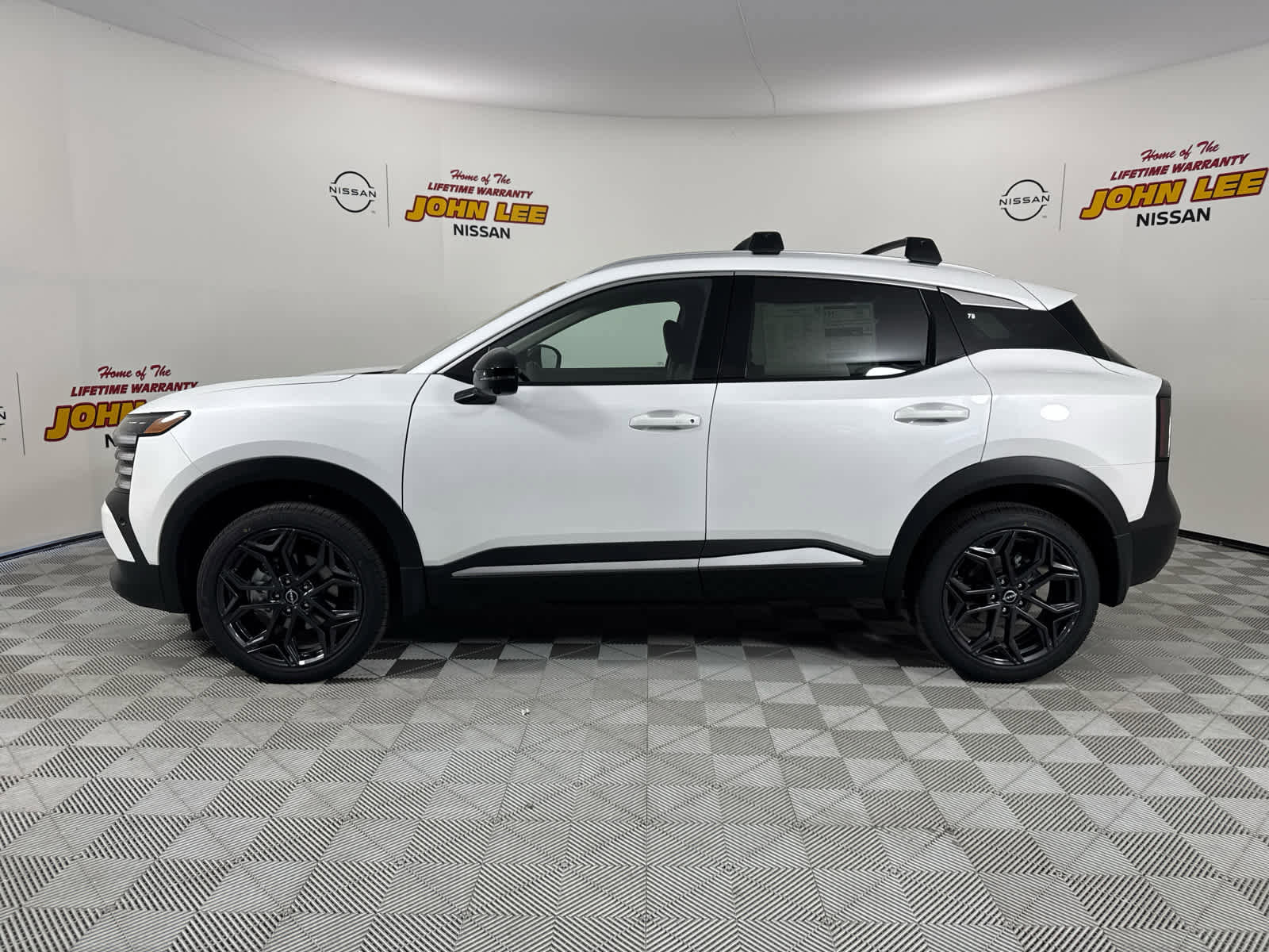 New 2026 Nissan Kicks SR w/ Illumination Package image 2