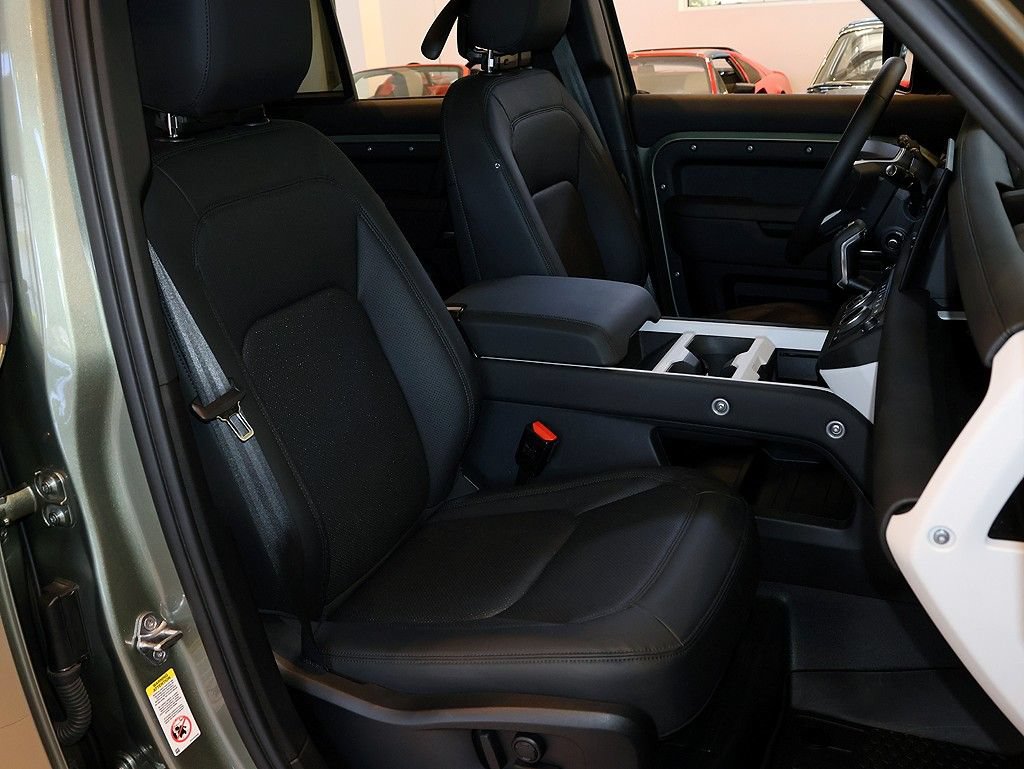 Used 2025 Land Rover Defender 110 S AWD/4WD image 25