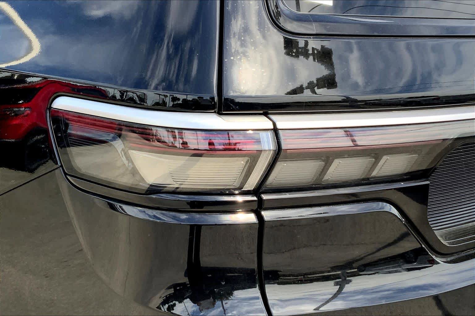 New 2026 Jeep Grand Wagoneer L 4WD image 11