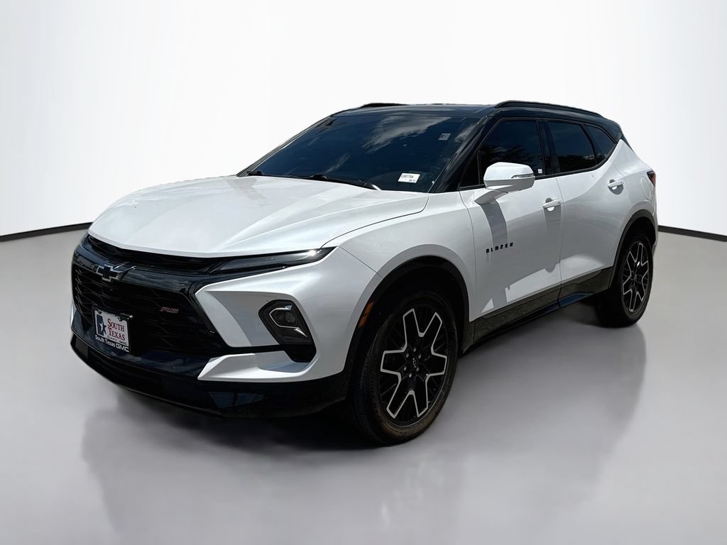 Used 2023 Chevrolet Blazer RS w/ Driver Confidence II Package FWD image 3