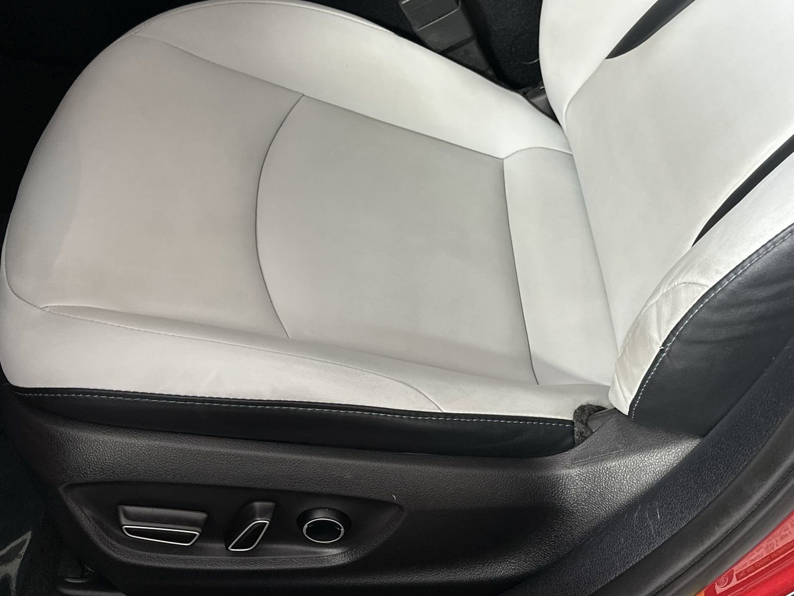 Used 2018 Toyota Prius Prime Advanced w/ Carpet Mat Package image 12