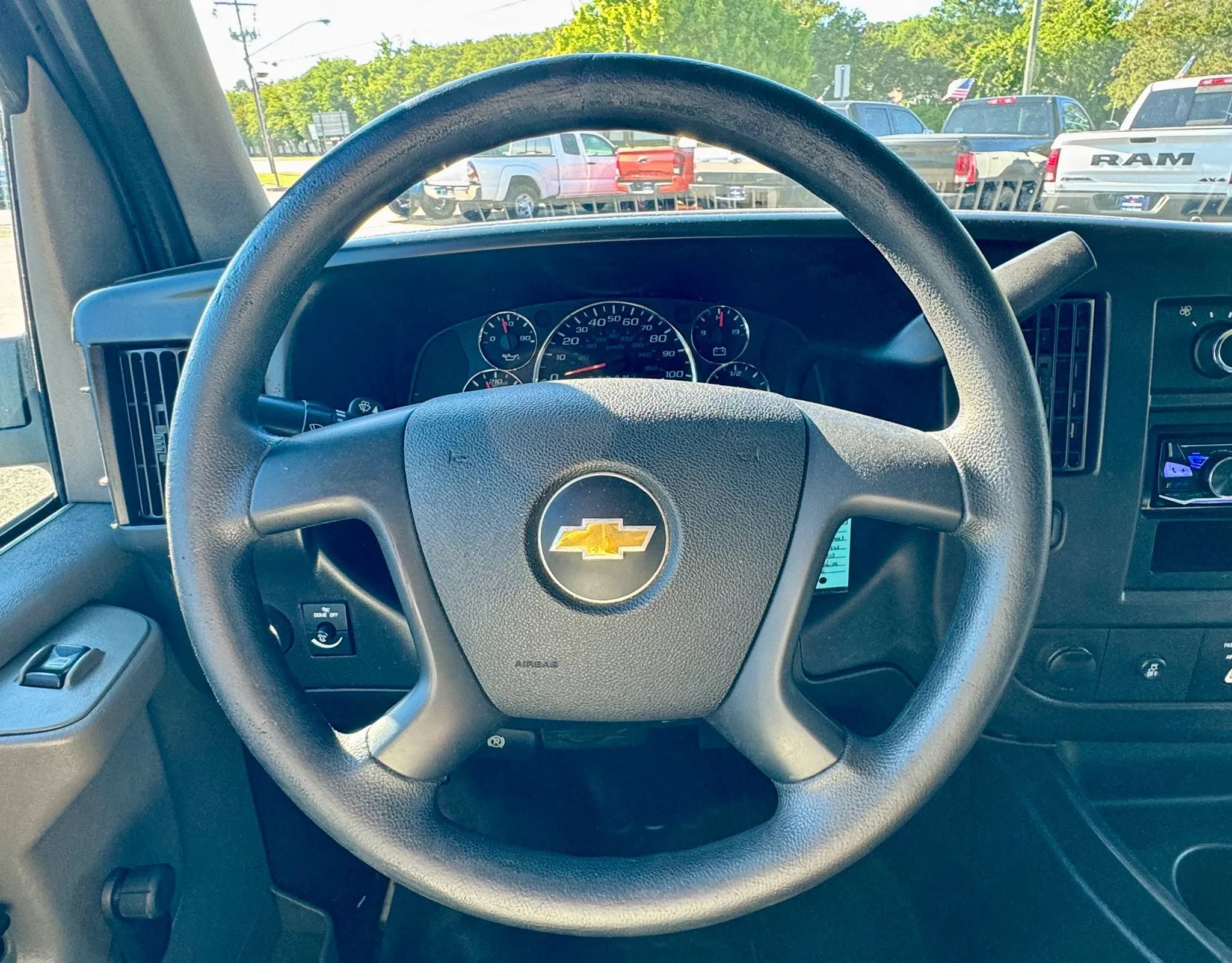 Used 2015 Chevrolet Express 2500 RWD image 13