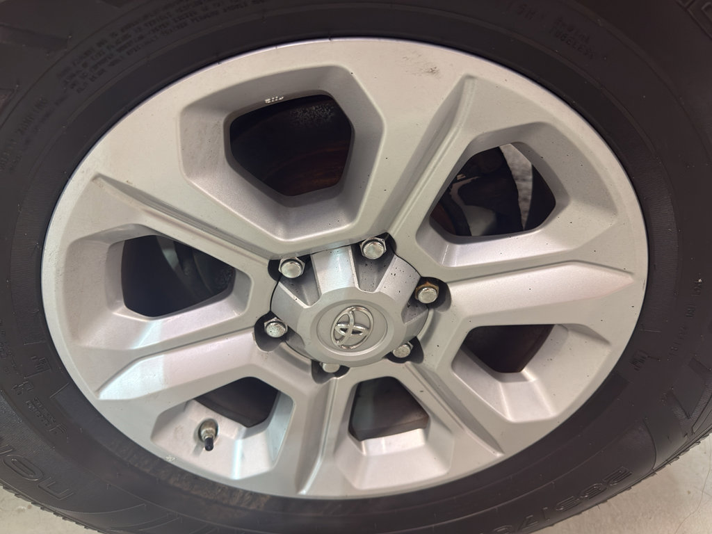 Used 2018 Toyota 4Runner SR5 Premium AWD/4WD image 35