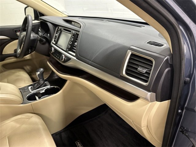 Used 2016 Toyota Highlander XLE image 30