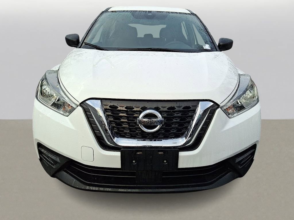 Used 2020 Nissan Kicks S image 2