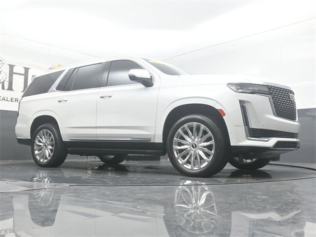 Used 2023 Cadillac Escalade Premium Luxury image 2