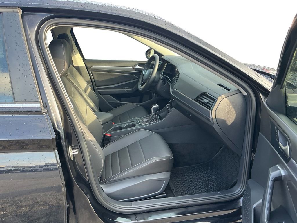 Used 2024 Volkswagen Jetta SE w/ Panoramic Sunroof Package image 22