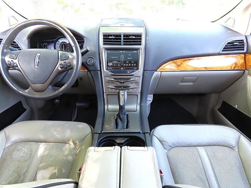 Used 2013 Lincoln MKX FWD image 11
