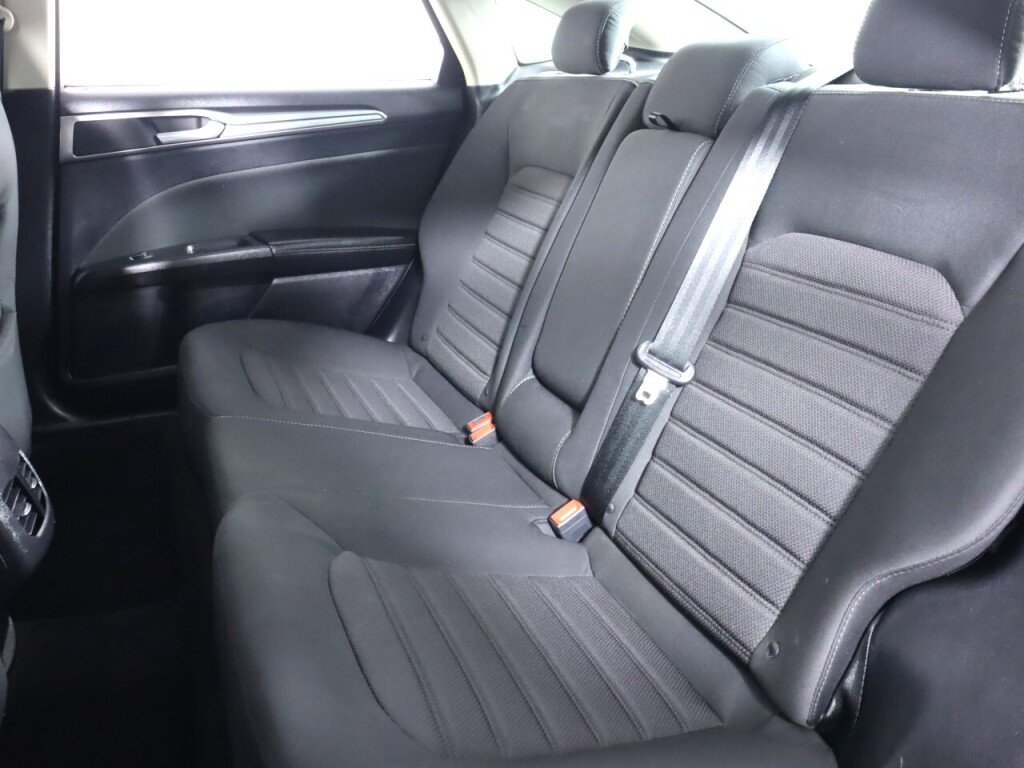 Used 2020 Ford Fusion SE image 35