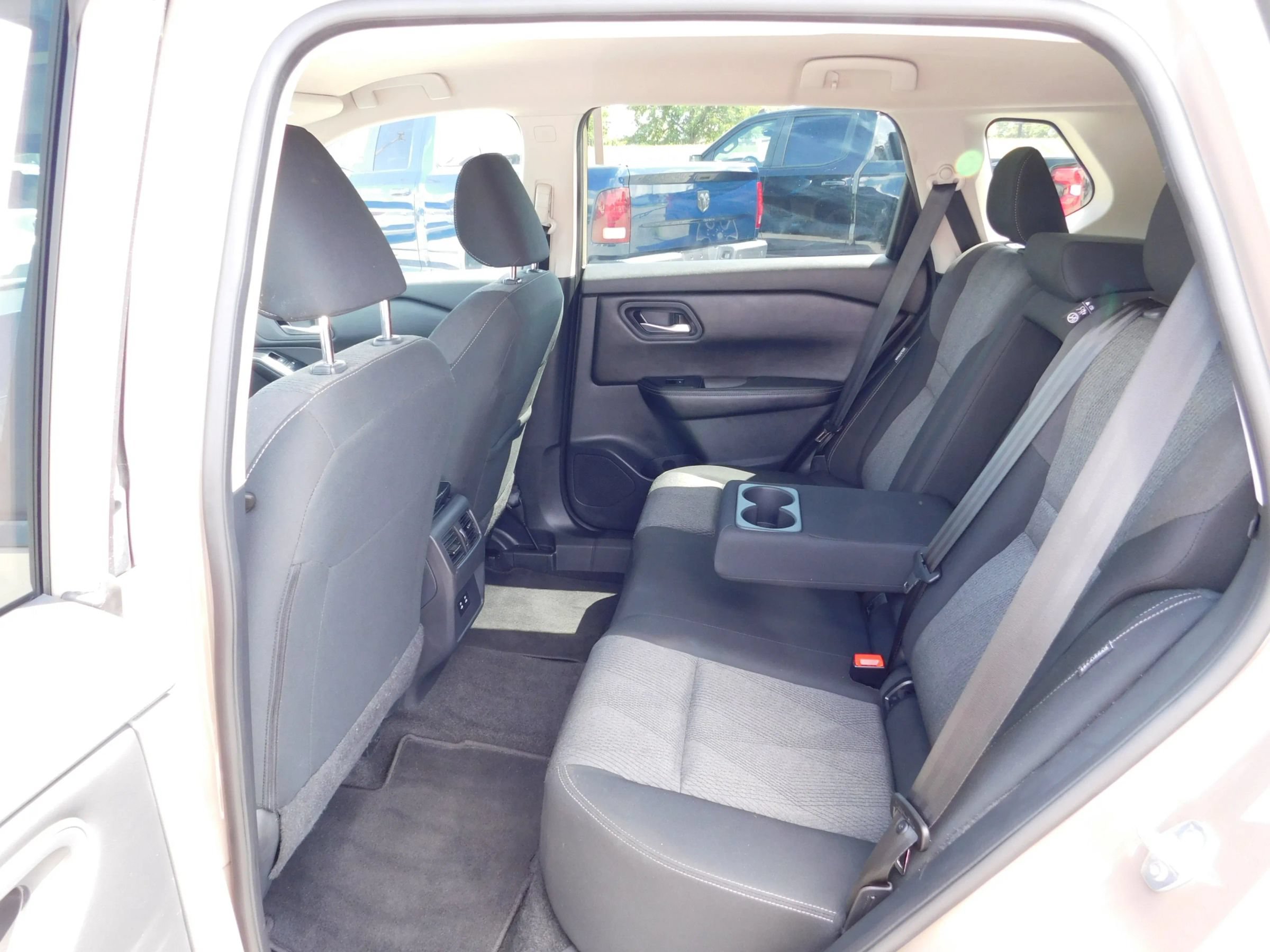 Used 2025 Nissan Rogue SV FWD image 13