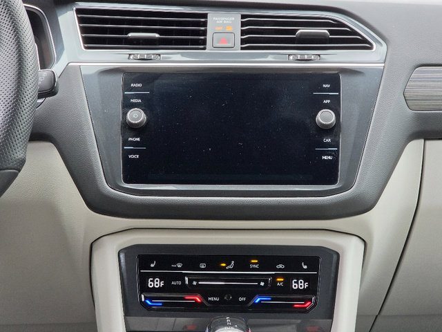 Used 2022 Volkswagen Tiguan SEL R-Line AWD/4WD image 28