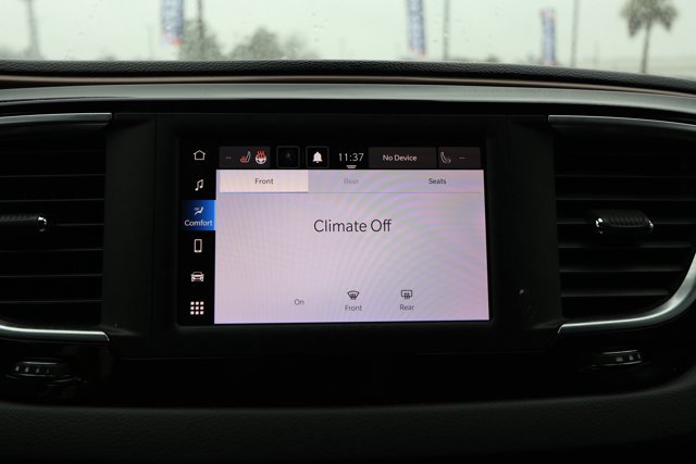 Used 2023 Chrysler Voyager LX image 16