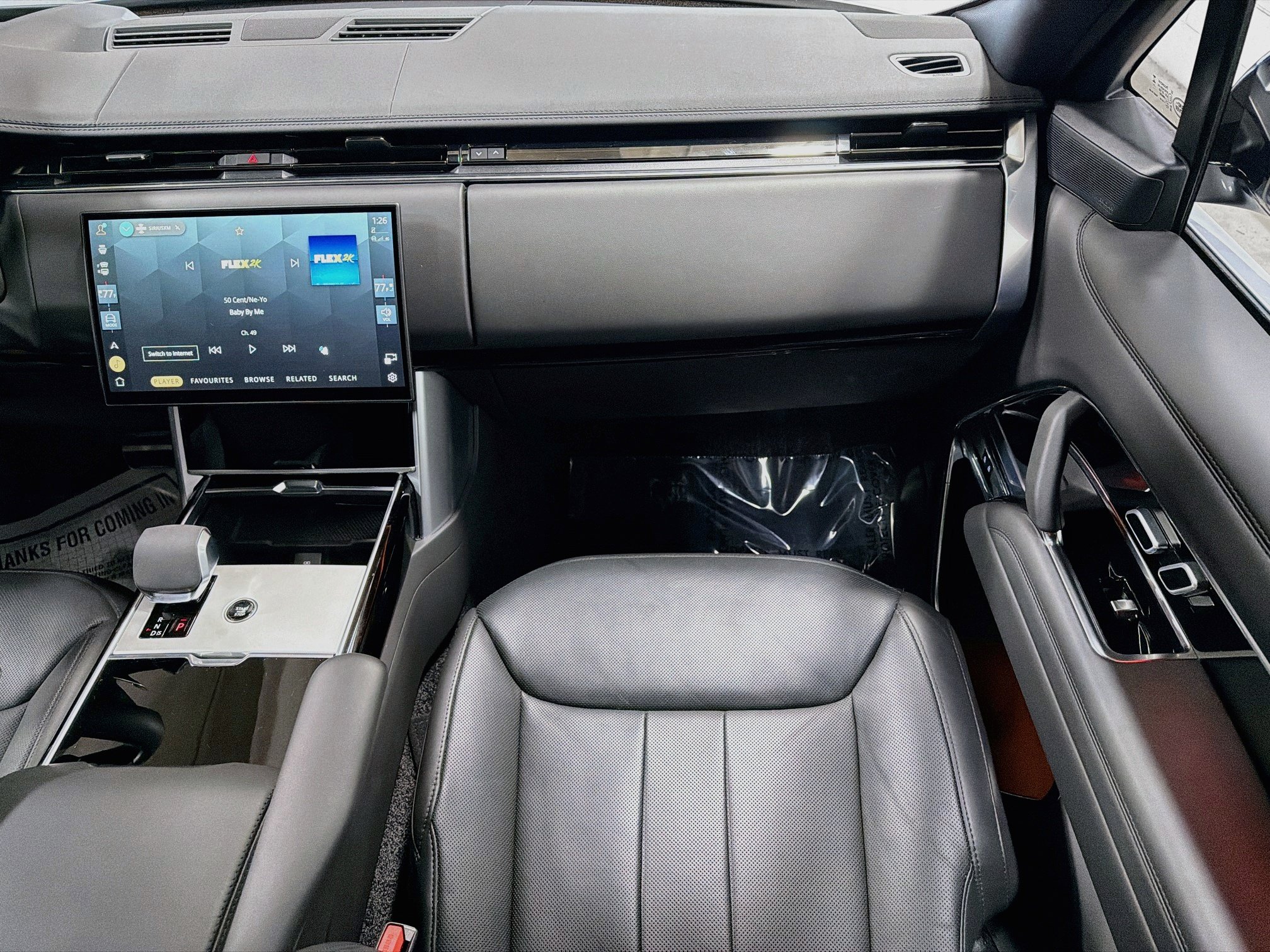 Certified 2025 Land Rover Range Rover SE AWD/4WD image 19