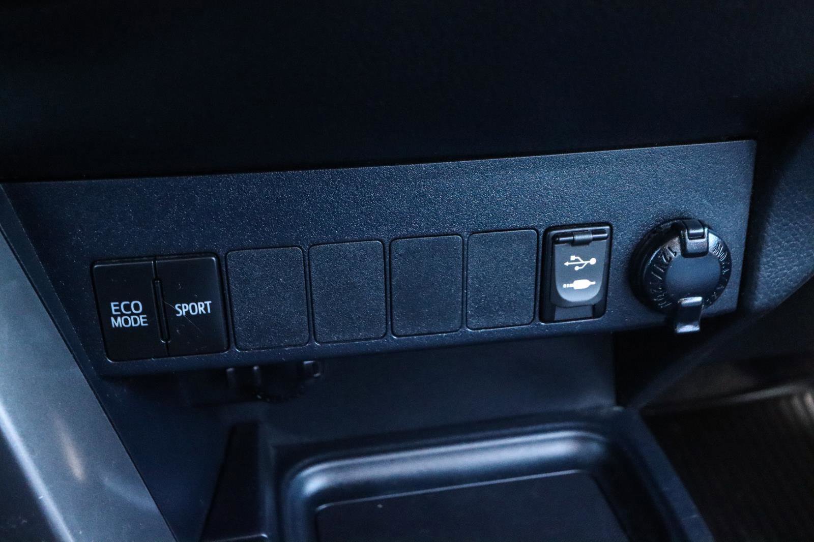 Used 2017 Toyota RAV4 XLE image 10