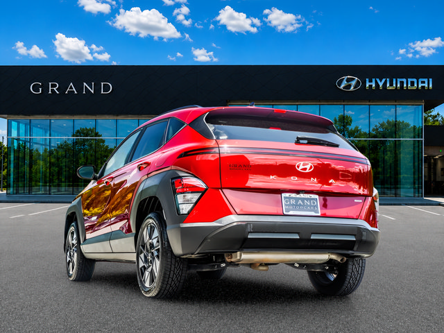 Used 2024 Hyundai Kona SEL AWD/4WD image 3