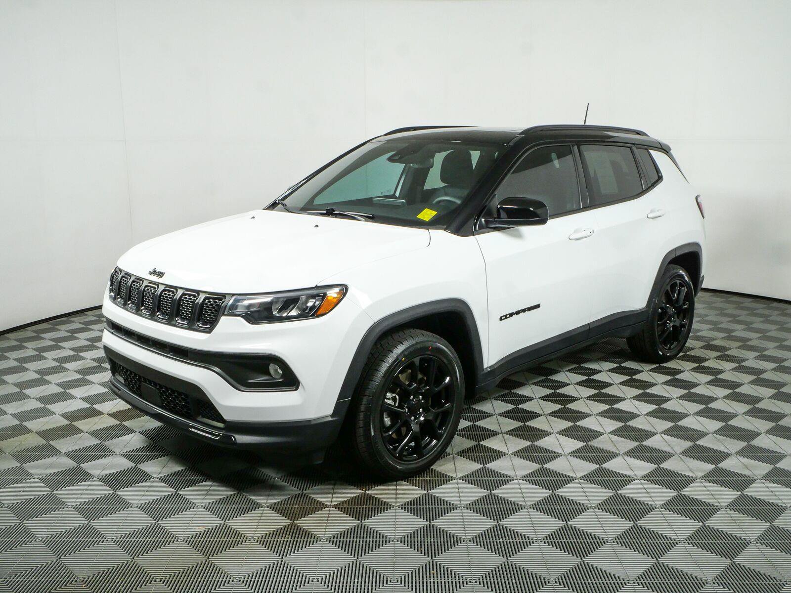 Used 2023 Jeep Compass Latitude w/ Sun and Sound Group AWD/4WD image 26